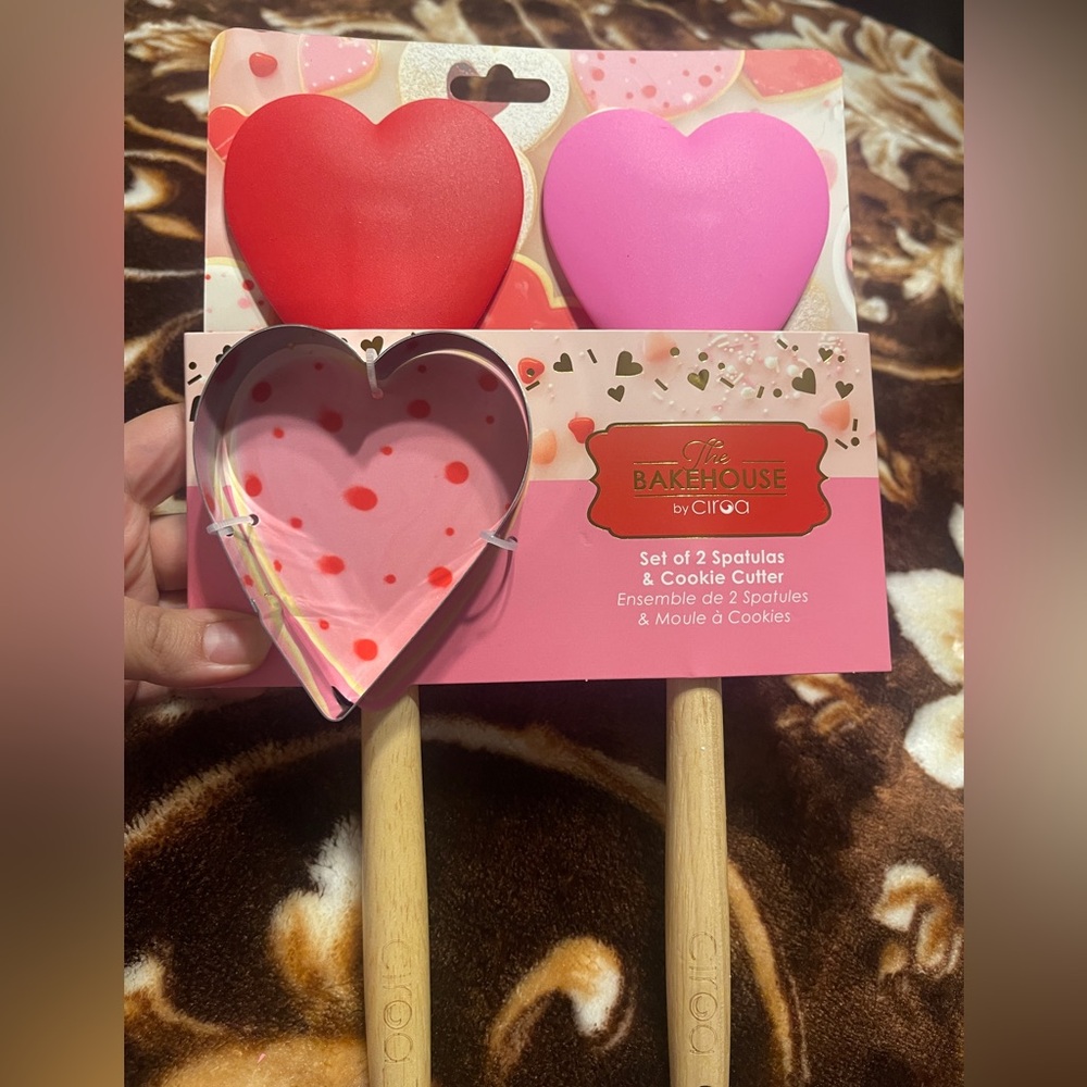 The Heart Spatula Set